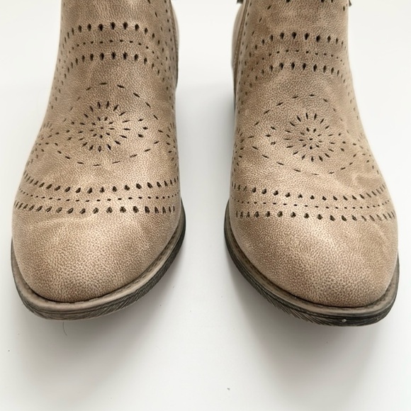 VERY G | Lisette Women’s Mid Ankle Booties | Nude | Size 10 - Picture 7 of 14